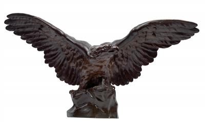 A figure of an eagle with spread wings, on a rock base, - Sklo, Porcelán