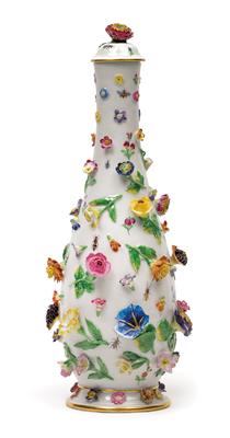 A lidded vase encrusted with blossoms, - Glass and porcelain