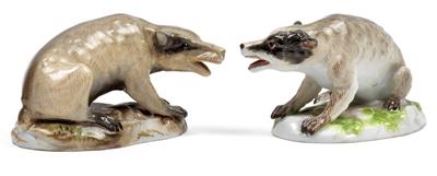 A pair of attacking badgers, - Sklo, Porcelán
