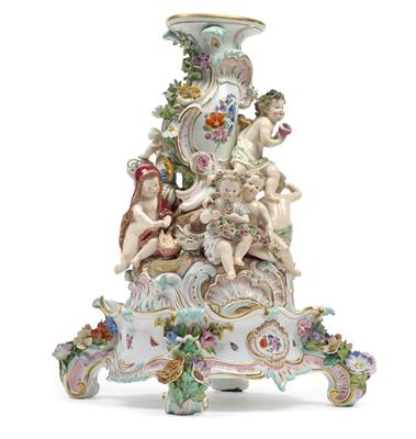 An epergne base with 8 seasonal children and base, - Sklo, Porcelán