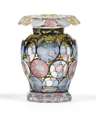 A vase with bowl-shaped lid, - Sklo, Porcelán