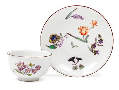 A Du Paquier small cup with saucer, - Sklo, Porcelán