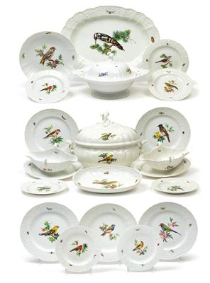 A large dinner service, - Glass and porcelain