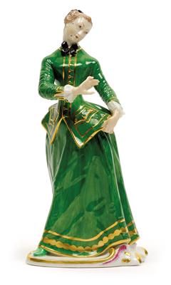 Julia, sie trägt grünes Kostüm mit Goldborten, Goldknöpfen und Goldbordüre, sie wehrt ab mit der rechten Hand, - Glas und Porzellan