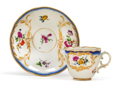 A cup with saucer, - Vetri e porcellane