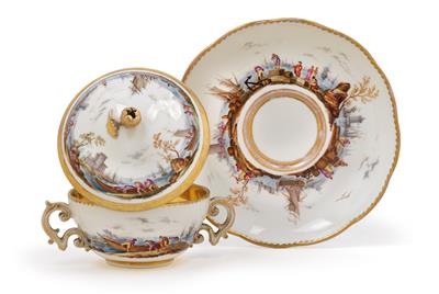 A lidded cup with 2 handles and presentoir, - Sklo, Porcelán
