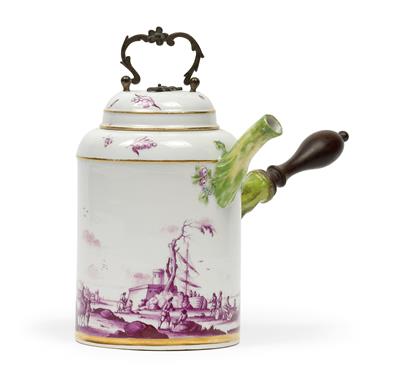 A chocolate jug with cover, - Vetri e porcellane