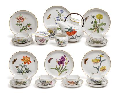 A tea service, - Glass and porcelain