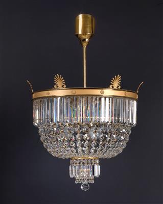 A chandelier with gilt mount, - Sklo a Porcelán