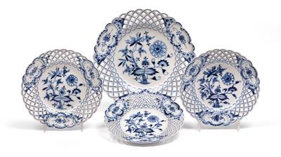 Onion pattern dessert plates with lattice, - Sklo a Porcelán