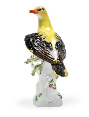 A golden oriole perched on a tree trunk, - Sklo a Porcelán