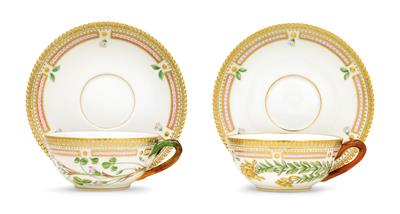 A pair of "Flora Danica" tea cups with saucers - "Trifolium Melilotus ornithopodivides L." and "Genista tinetoria L.", - Vetri e porcellane