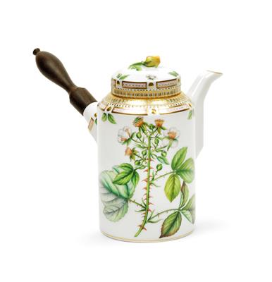 A "Flora Danica" chocolate pot with lid - "Rubus vestitus Whe.", - Vetri e porcellane