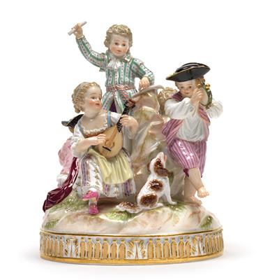 A group of 5 children playing music, - Sklo a Porcelán