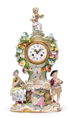 A porcelain clockcase with movement, - Vetri e porcellane