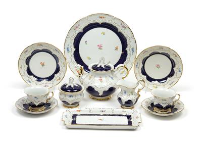 An ornamental tea service, - Sklo a Porcelán