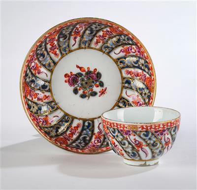 Koppchen und Untertasse, - Sklo a Porcelán