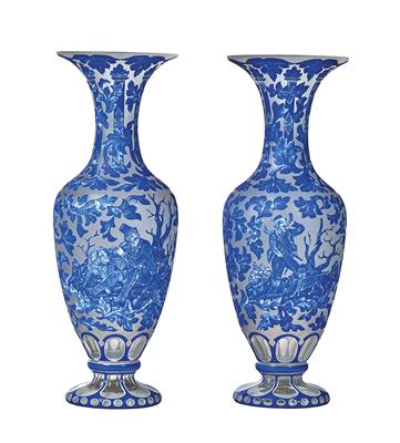 Paar Vasen mit Jagdmotiven, - Glas und Porzellan