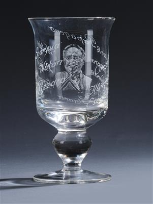 Kammersänger Walter Berry - Gedenkpokal mit Porträt und berühmten Gesangsrollen, - Glas und Porzellan - aus dem 18. bis 20. Jahrhundert