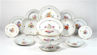 A Dinner Service, Meissen - Glass and Porcelain