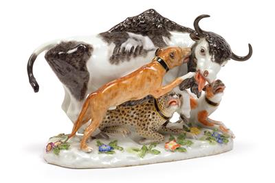 Auerochs von 3 Jagdhunden angefallen, - Glass and Porcelain Christmas Auction