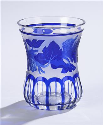 Becher mit blauen Weinlaubranken, - Glas und Porzellan Weihnachtsauktion