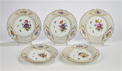 5 Dessert- oder Vorspeisenteller mit Gitter und verschiedenen Blumenzweigen, Meißen um 1910, - Glas & Porzellan