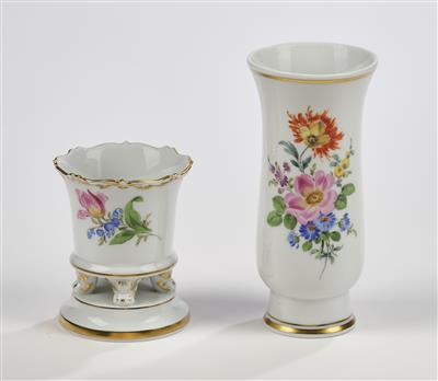 Weiße Vasen mit Blumenmalereien, Meißen um 1980, - Glass and Porcelain