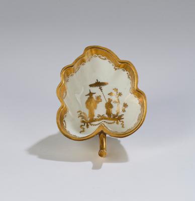 Blattschale mit goldenen Chinoiserien, Meißen um 1735, - Glass and Porcelain