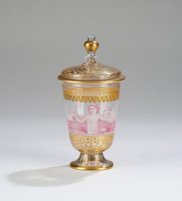 J. &  L. Lobmeyr kleiner Deckelpokal mit Tritonen rosa lasiert auf weißem Email, Wien um 1930, - Sklo a porcelán