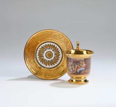 Tasse mit häuslicher Szene, Untertasse mit Golddekoren, Paris, um 1840, - WEIHNACHTS-AUKTION Glas & Porzellan