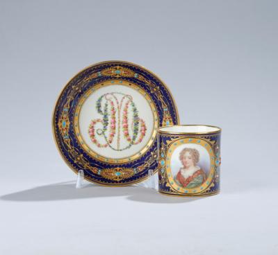 Mme de Maintesson Tasse mit Untertasse, - Sklo a porcelán