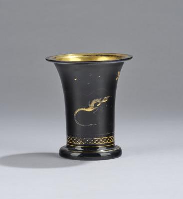 Becher aus schwarzem Hyalith, Buquoy'sche Hütte, Georgenthal oder Silberberg um 1835, - Glas & Porzellan