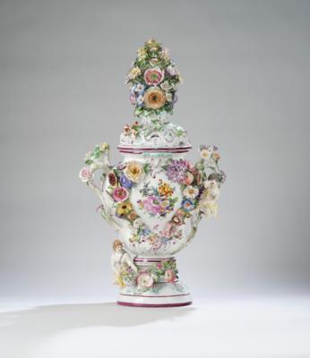 Potpourrivase mit Deckel, Amor und Genie, Meissen um 1880, - Glass and Porcelain