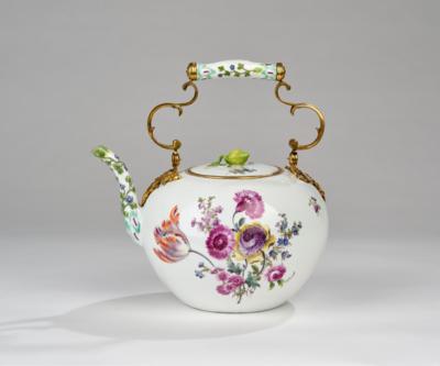 Große Teekanne mit Blumenmalerei, Meissen 1750-60, - Sklo a porcelán