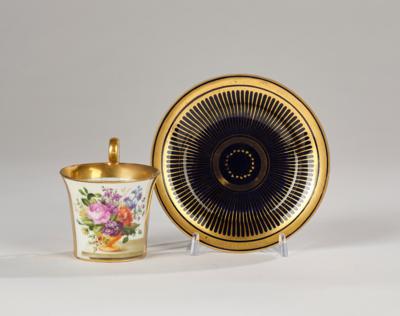 Tasse mit Untertasse, Kaiserliche Porzellanmanufaktur, Wien 1815, - Glas & Porzellan