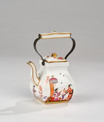Teekanne mit Höroldt Chinoiserie, Meissen 18. Jh. spätere Bemalung, - Glas & Porzellan