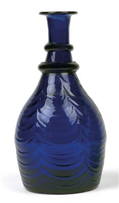 Blaue Glasflasche, - Antiquitäten (Uhren, Skulpturen, Metallarbeiten, Fayencen, Volkskunst, Silber)