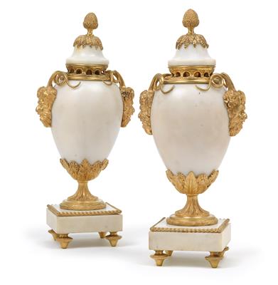 A pair of mantlepiece vases, - Antiquariato - orologi, sculture, maioliche, arte popolare