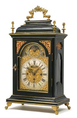 A Baroque bracket clock with muted escapement - Starožitnosti