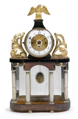 An Empire commode clock - Orologi, metalli lavorati, arte popolare e ceramica faentina, sculture  +Strumenti scientifici e globi d'epoca