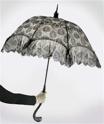 From the estate of the Viennese diseuse, Emmy Emmanoff (b. 1900 Vienna) and heirs – a promenade parasol, - Starožitnosti  +Historické vědecké přístroje a globusy