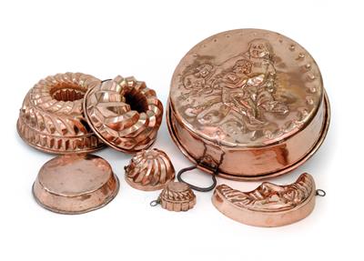 A collection of baking and aspic moulds, - Starožitnosti  +Historické vědecké přístroje a globusy
