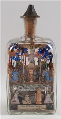 A folk art crucifixion and entombment of Christ in a bottle, - Antiques: Clocks, Sculpture, Faience, Folk Art, Vintage, Metalwork