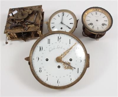 A parcel of 4 clock movements - Antiques: Clocks, Sculpture, Faience, Folk Art, Vintage, Metalwork