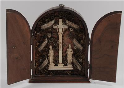 A travelling altarpiece, - Antiques: Clocks, Sculpture, Faience, Folk Art, Vintage, Metalwork