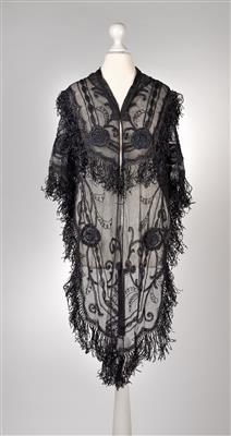 A black shawl, - Antiques: Clocks, Sculpture, Faience, Folk Art, Vintage, Metalwork