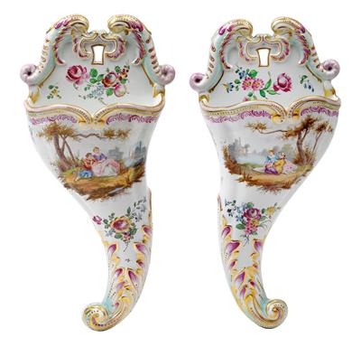 A pair of wall-mounted vase in the form of cornucopia, - Starožitnosti