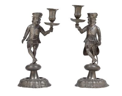 A pair of figural candle sticks, - Antiques: Clocks, Sculpture, Faience, Folk Art, Vintage