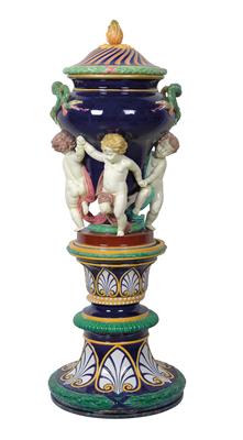A magnificent covered vase on column, - Antiques: Clocks, Sculpture, Faience, Folk Art, Vintage